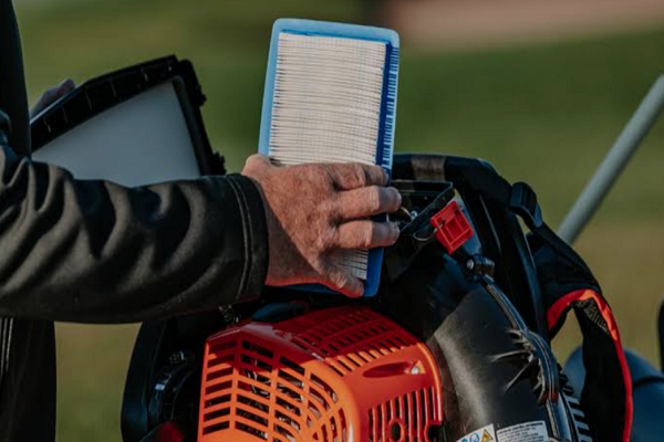 How To Turn Off A Leaf Blower