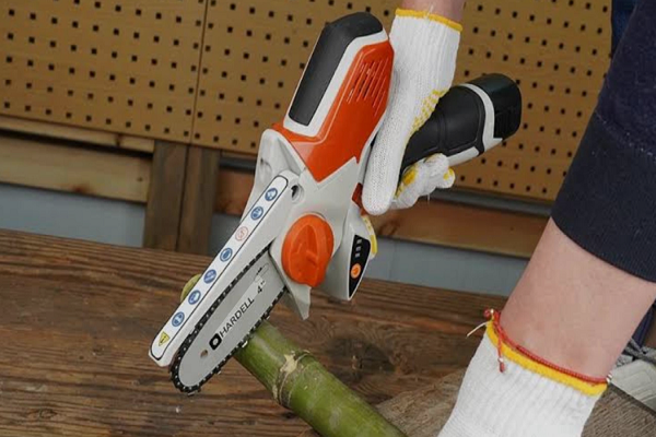 How To Use Mini Chainsaw
